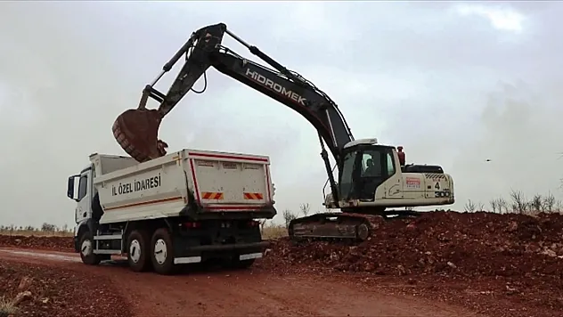 Keban'da yol çalışması sürüyor