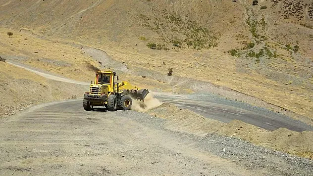 Palu'da yol bakım ve onarım çalışmaları