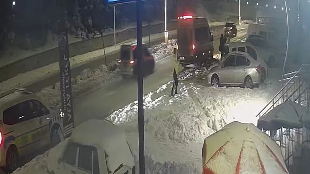 Kaza sonrası kaçan sürücü kamerada!