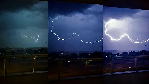 Şimşekler kenti aydınlattı