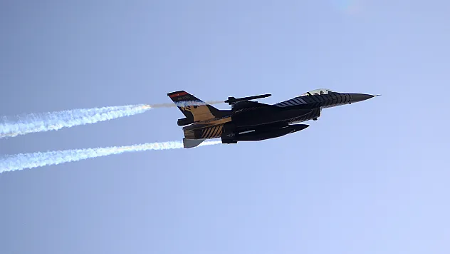 SOLOTÜRK Elazığ'ı selamladı