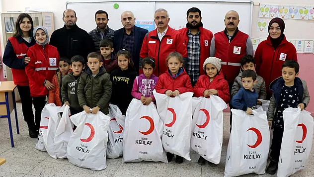Türk Kızılay Elazığ Şubesi, minik elleri ısıttı