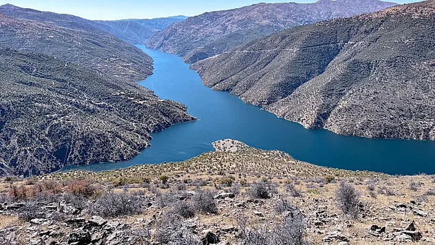 Üç şehrin kesiştiği Karakaya Baraj Gölü