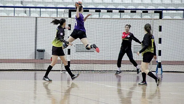 Üsküdar Belediyesi 37 - 24 Elazığ Sosyal Yardımlaşma