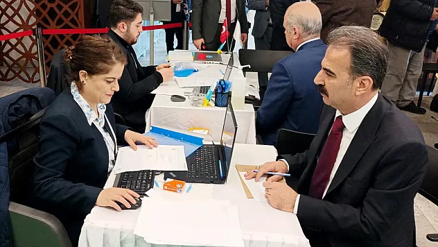 Yüksel Ercan, milletvekili aday adaylığı müracaatını yaptı