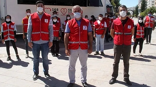 Zafer Bayramı'nın 98'inci yılında 98 gönüllüden kan bağışı