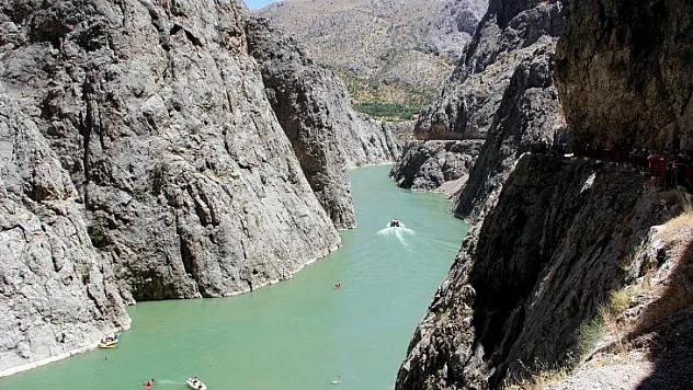 Kemaliye'nin tabiat güzelliği görenleri büyülüyor