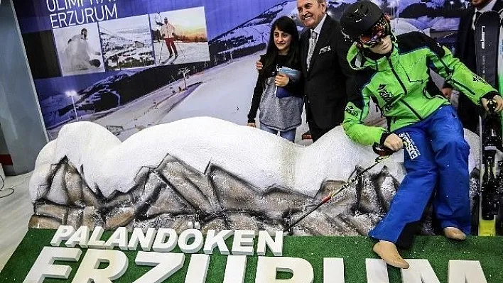 Başkan Topbaş Erzurum standını ziyaret etti
