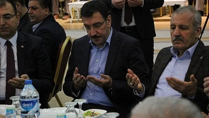 Bakan Tüfenkci annesi için Mevlit okutturdu
