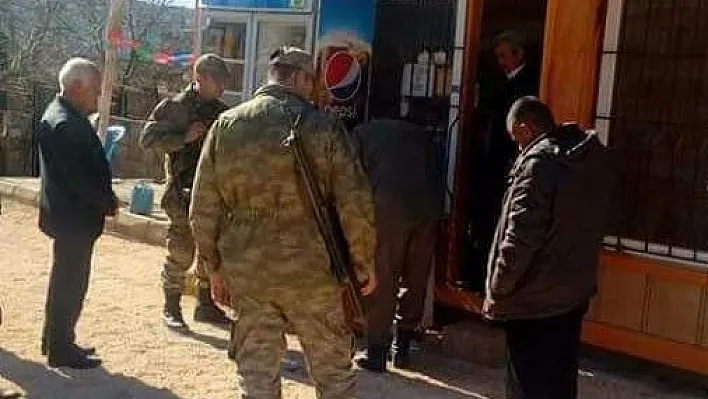 Kapısını kırdıkları bakkaldan 5 bin TL'lik sigara çaldılar

