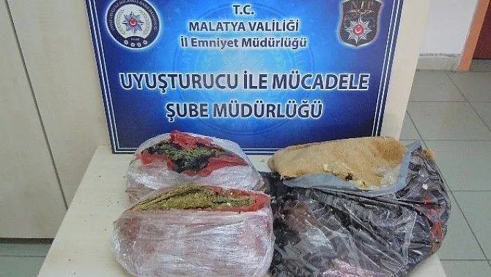 Polis 2 şüpheli şahıs üzerinde yapılan aramada yaklaşık 3 kilo uyuşturucu madde ele geçirdi
