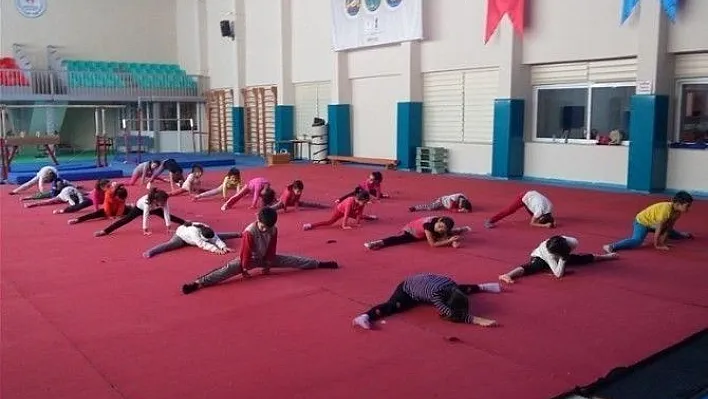 'Tatil Coşkun, Spor Tutkun Olsun' kurslarına devam ediliyor
