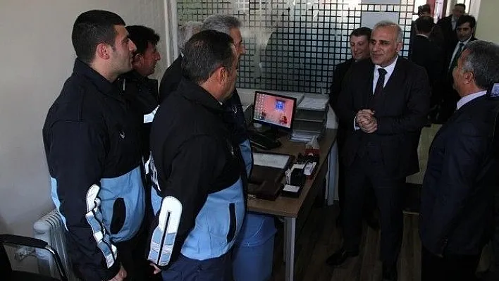 Vali Zorluoğlu, kayyum atanan ilçede incelemelerde bulundu