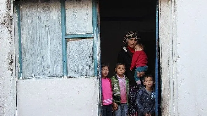 Yardım edilmezse 4 çocuğuyla sokakta kalacak