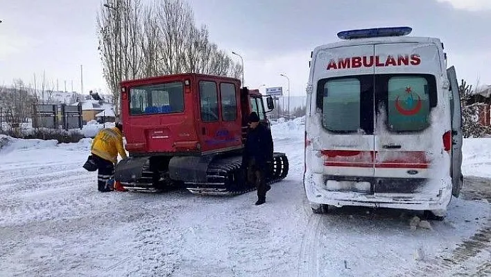 Doğu Anadolu'da ulaşıma kar ve tipi engeli
