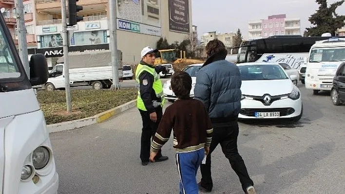 Trafik polisinden çevre duyarlılığı
