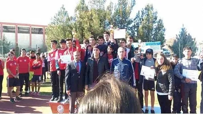 Kulp Yatılı Bölge Ortaokulu Türkiye gruplar kros yarışmalarına gidiyor
