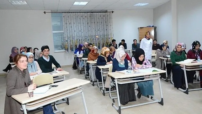 Palandöken Belediyesi'nin açtığı hasta kabul kursu gençlere iş umudu oldu
