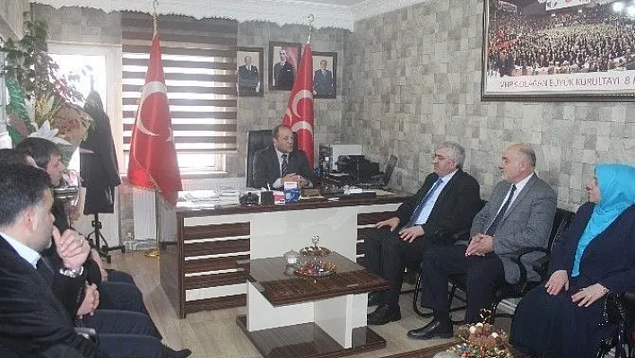 Ak Parti İl Başkanı Öz, MHP Erzurum İl Başkanı Karataş'ı ziyaret etti
