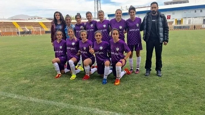 Amed Sportif Faaliyetler'in kadın futbolcular kan kaybediyor
