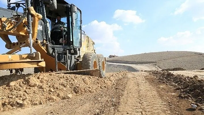 Battalgazi Belediyesi Kıraç Küme Evleri bölgesinde yeni imar yolları açıyor
