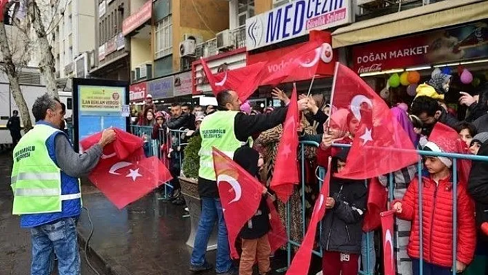 12 Şubat kahramanları anısına 12 bin Türk bayrağı
