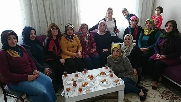 AK kadınlar referandum çalışmalarını hızlandırdı

