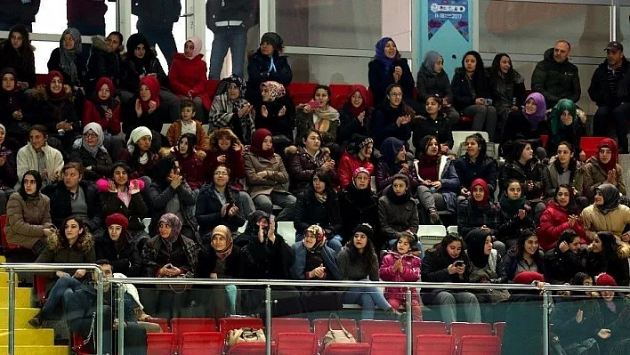 Curling kızlarda Türkiye grup lideri
