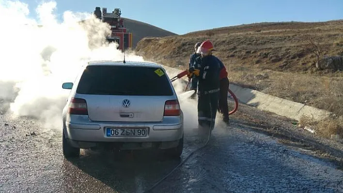 Seyir halindeki araçta yangın çıktı
