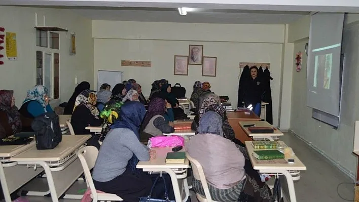 Emniyetten Kur'an kursu kursiyerlerine güvenli yaşam semineri
