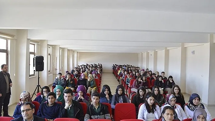 Erzurum'da 'Öğrenci-Yazar Buluşması' devam ediyor
