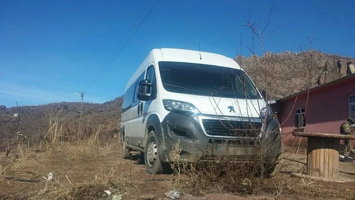 Lice'de şüpheli iki araç ele geçirildi