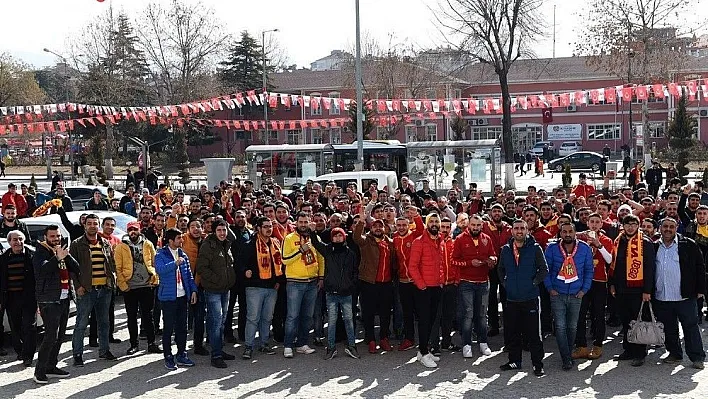 Taraftardan Başkan Çakır'a tezahüratlı teşekkür
