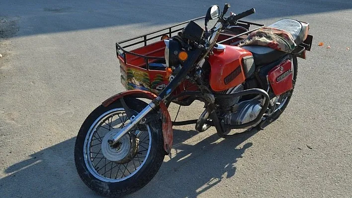 Motosikletle minibüs çarpıştı: 1 yaralı
