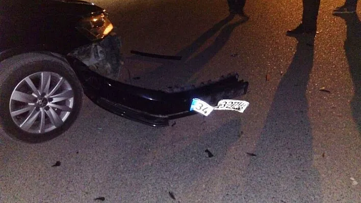Motosikletle otomobil çarpıştı: 2 yaralı
