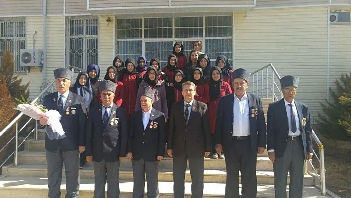 Gazilerden İmam Hatip Lisesi öğrencilerine 15 Temmuz'u anlattı
