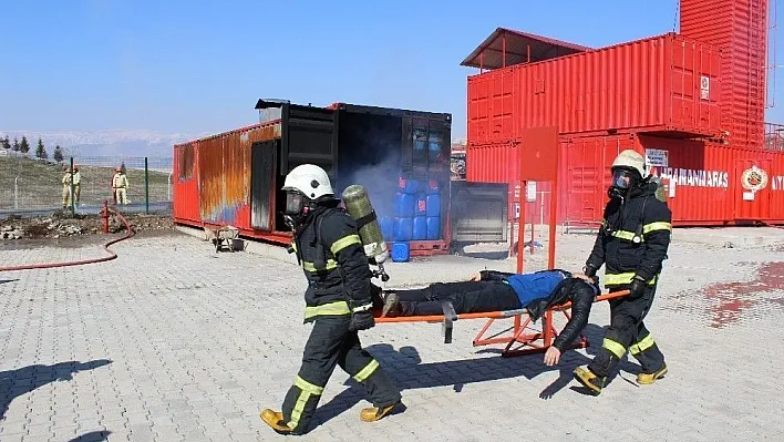 Kahramanmaraş'ta nefesleri kesen yangın ve deprem tatbikatı yapıldı
