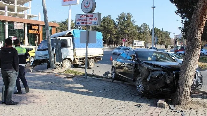 Otomobil ile kamyonet çarpıştı: 1 yaralı
