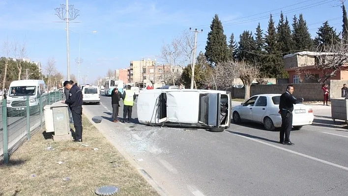 Otomobil takla attı: 2 yaralı
