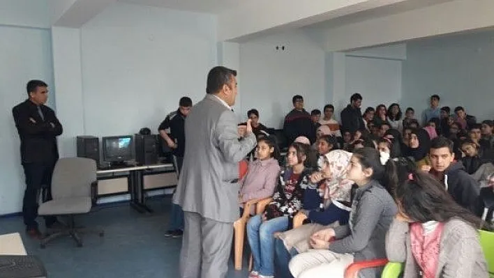 Girne ortaokulunda başarı ve motivasyon semineri verildi
