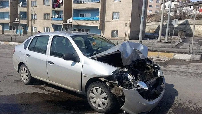 Aşkale'de maddi hasarlı trafik kazası

