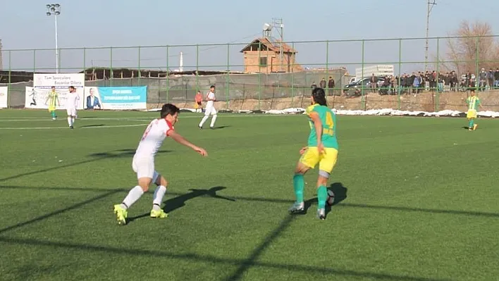 İnönü Üniversitesispor sahasında 62 Pertekspor'u 2-1'lik skorla geçti
