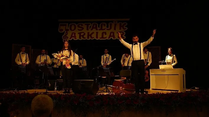 MABESEM bünyesindeki Grup Retro, ilk konserini verdi
