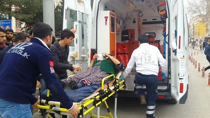 Motosiklet yayaya çarptı
