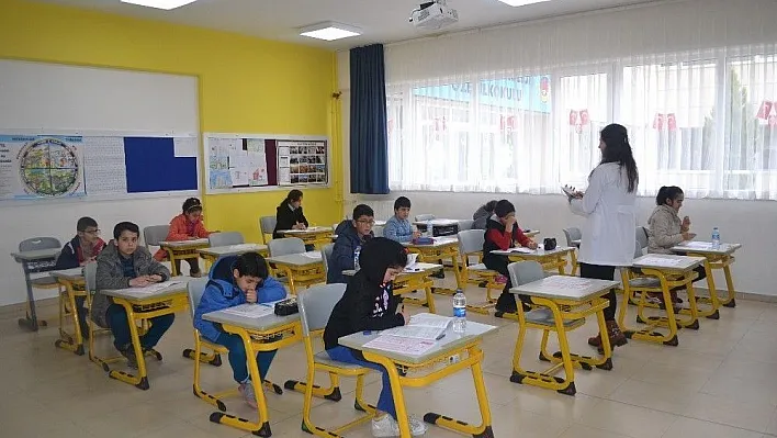 'Tam Eğitim Bursluluk Sınavı'na yoğun ilgi
