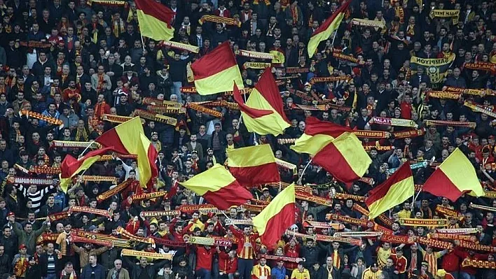 Bakan Tüfenkci, Evkur Yeni Malatyaspor'un ataklarında büyük heyecan yaşadı
