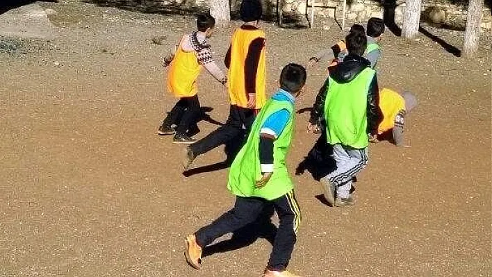 Çocuklar için futbol turnuvası düzenlendi
