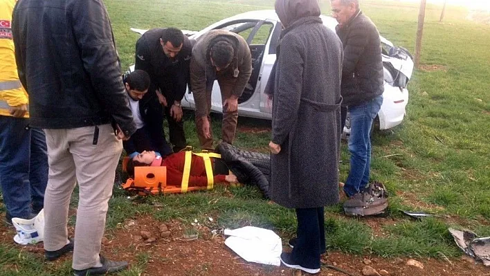 Otomobil metrelerce yükseklikten tarlaya uçtu: 1 yaralı
