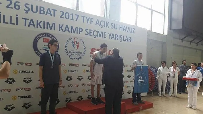 Metehan Altuntop yüzmede Türkiye rekoru kırdı
