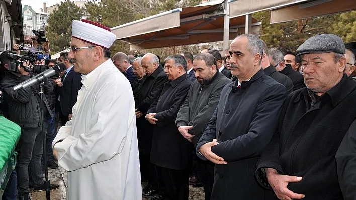 Milli Eğitim Bakanı Yılmaz, Sivas'ta cenazeye katıldı
